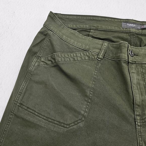 NWT Torrid Pants Womens Size 22 Green Utility Aviator Crop Relaxed Fit Stretch - Picture 5 of 14